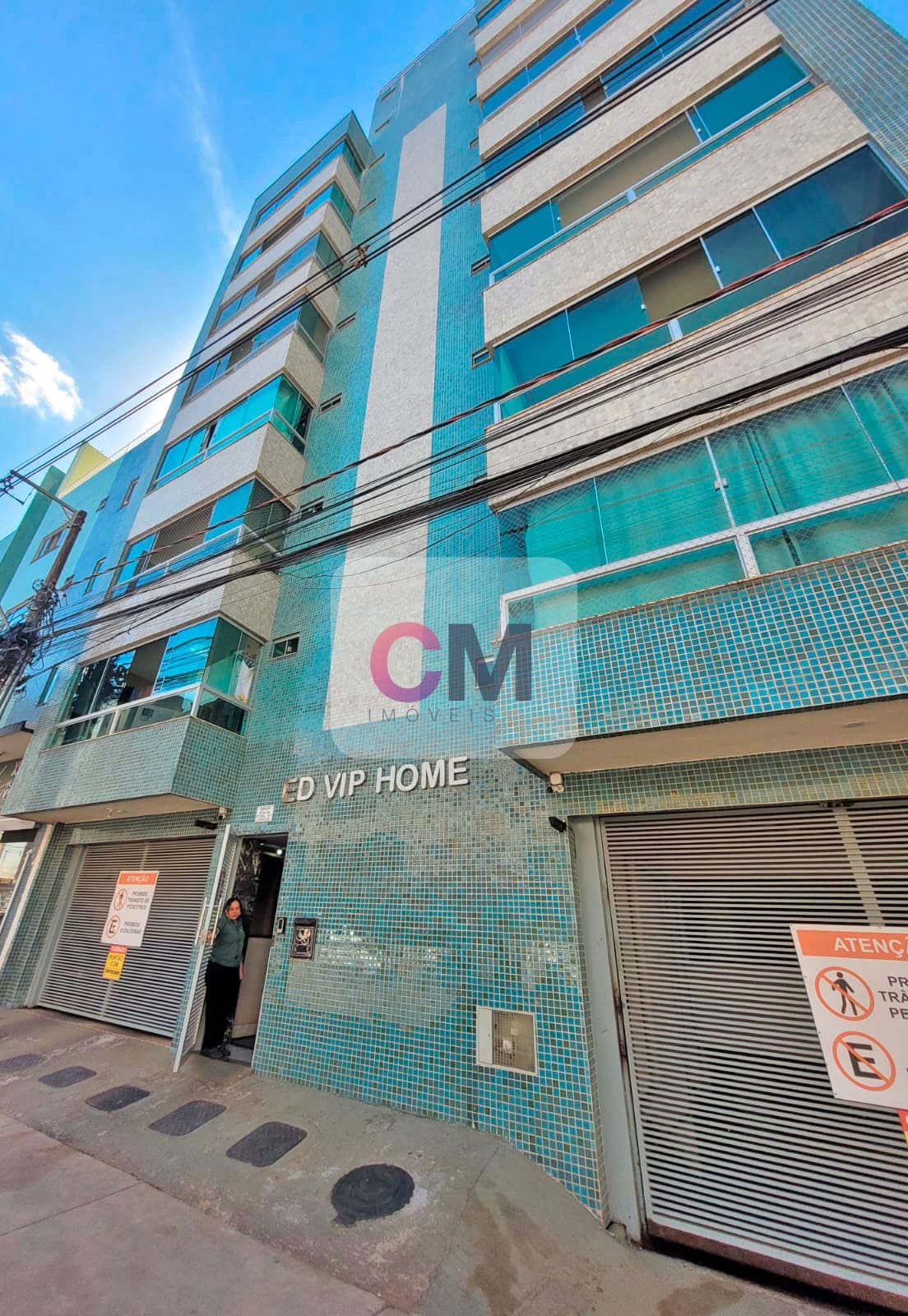 VENDE-SE -  Linda cobertura linear com 125m2 - Vicente Pires-DF